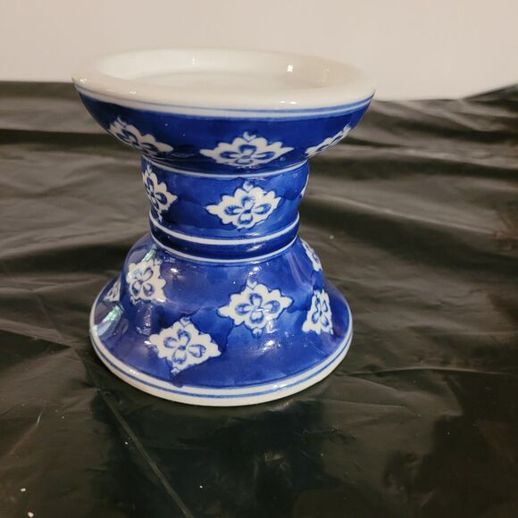 unbranded pedestal ceramic blue and white design unbranded candle holder - Picture 3 of 7